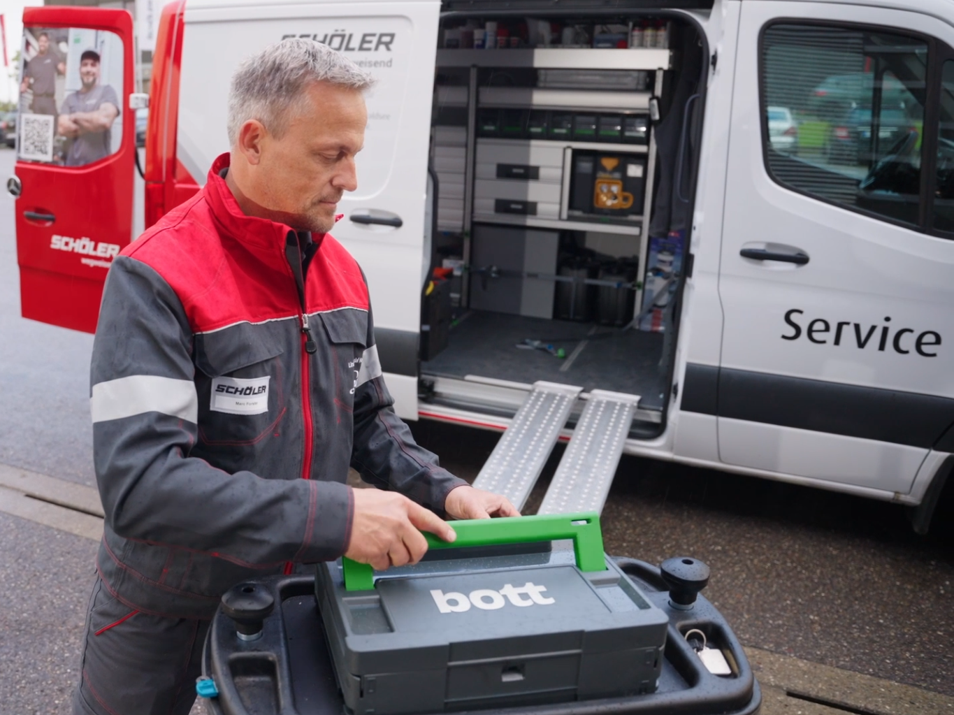 Servicetechniker Marc Forster im Einsatz.